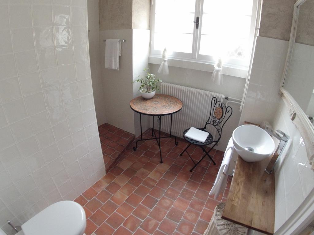 몽타그니레본 Fleurs De Vignes Piscine B&B 외부 사진