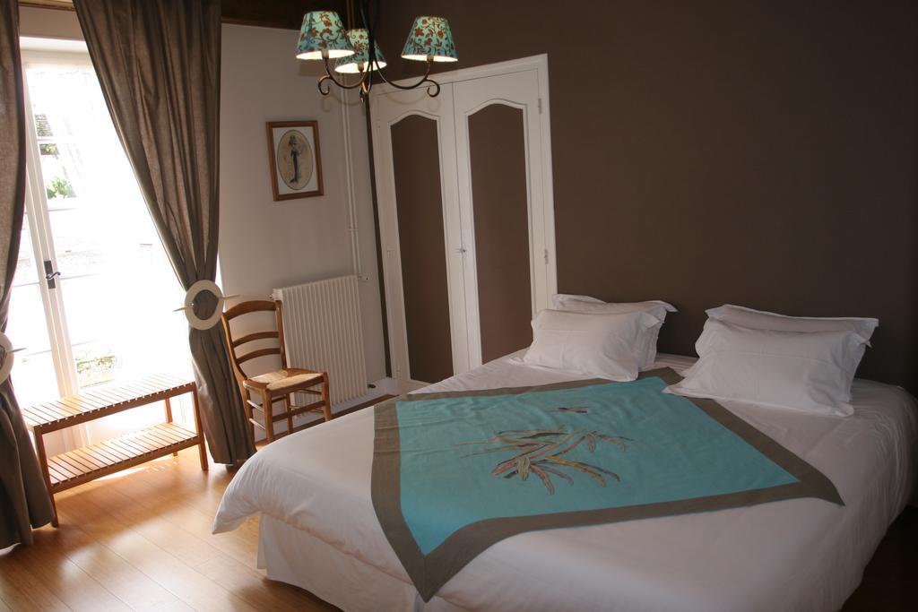 몽타그니레본 Fleurs De Vignes Piscine B&B 객실 사진
