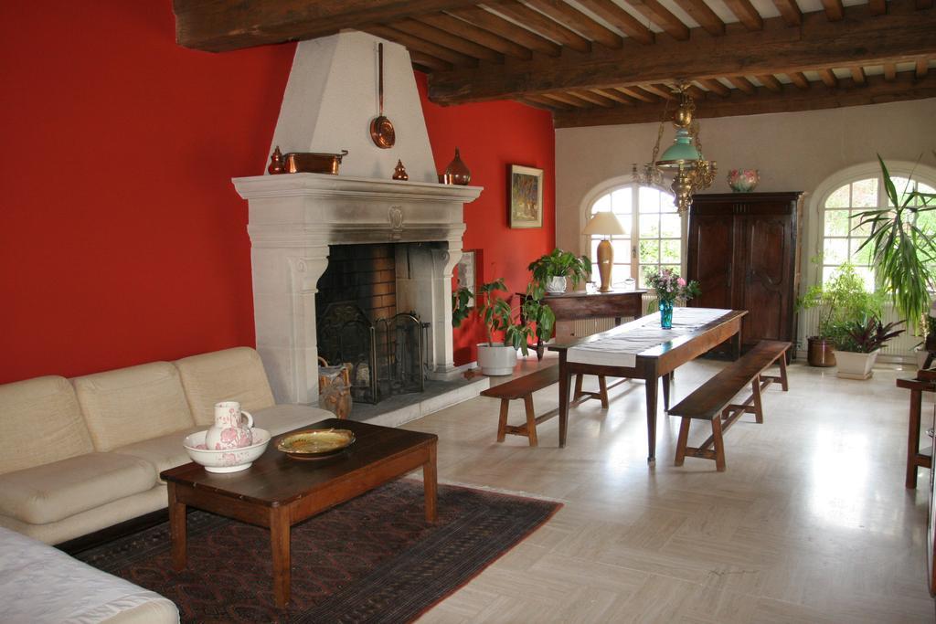 몽타그니레본 Fleurs De Vignes Piscine B&B 외부 사진