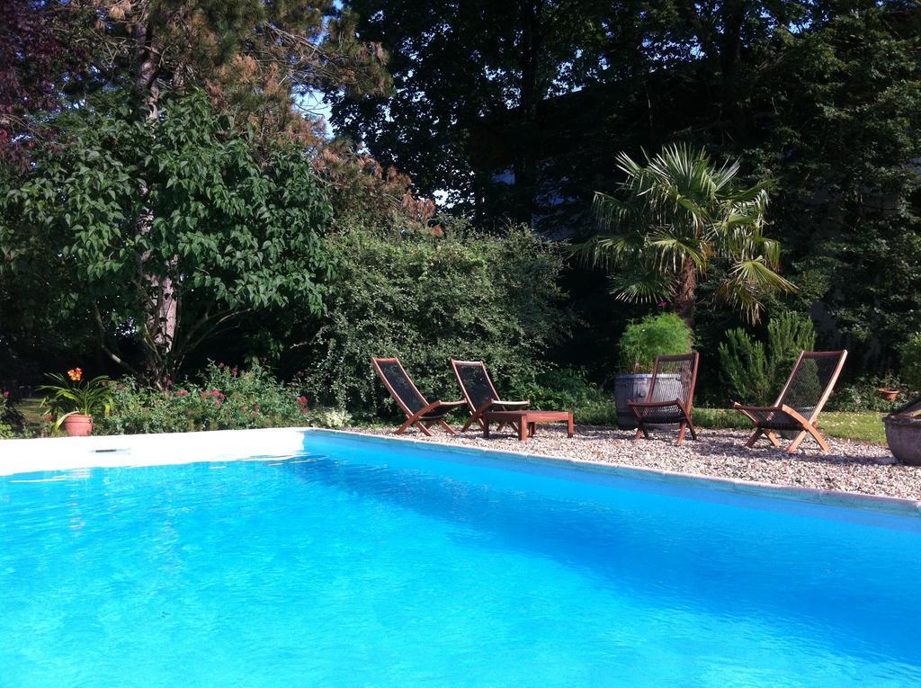 몽타그니레본 Fleurs De Vignes Piscine B&B 외부 사진