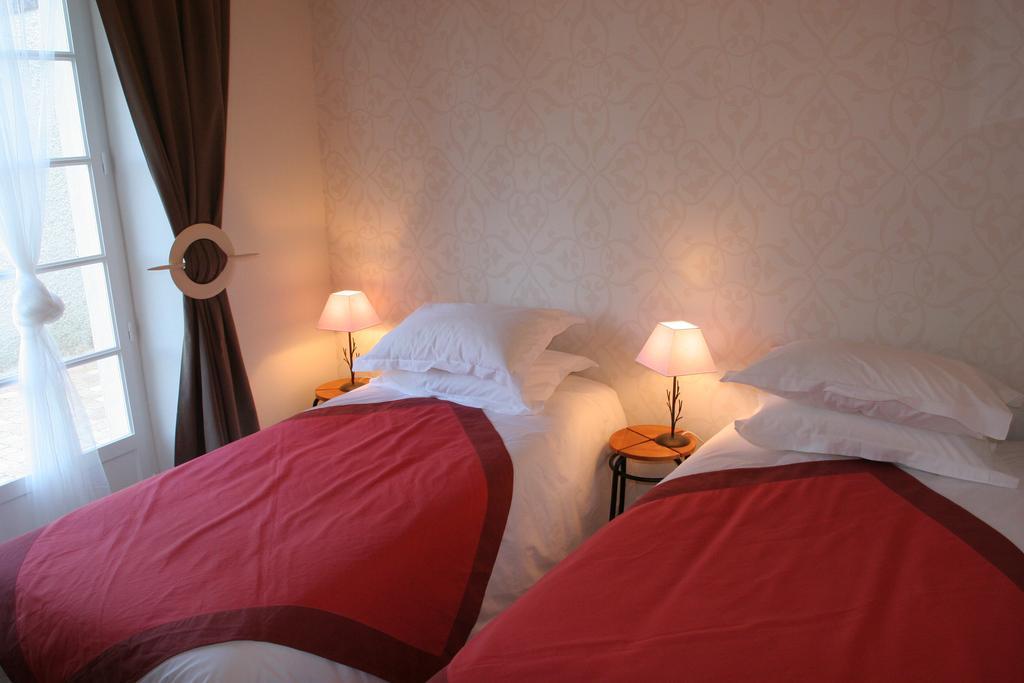몽타그니레본 Fleurs De Vignes Piscine B&B 외부 사진
