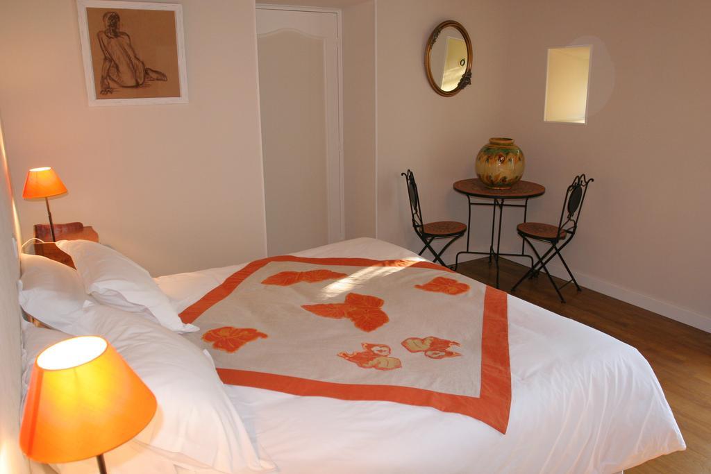 몽타그니레본 Fleurs De Vignes Piscine B&B 객실 사진