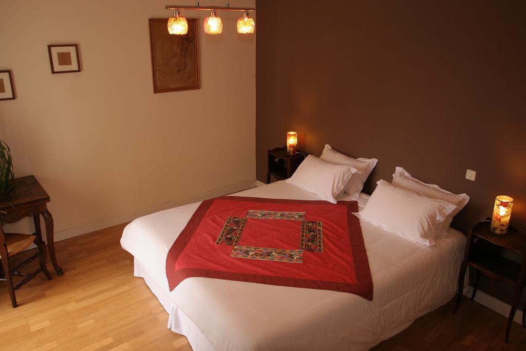 몽타그니레본 Fleurs De Vignes Piscine B&B 객실 사진