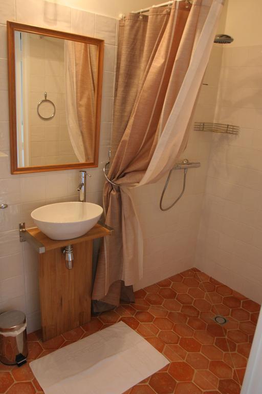 몽타그니레본 Fleurs De Vignes Piscine B&B 객실 사진